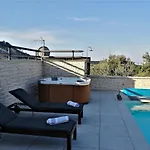 Manda Korina Klis