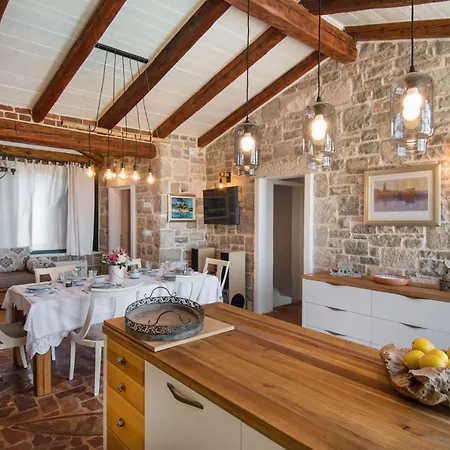 Villa Manda Korina Klis