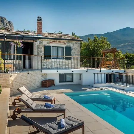 Manda Korina Villa Klis