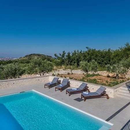 Manda Korina Villa Klis