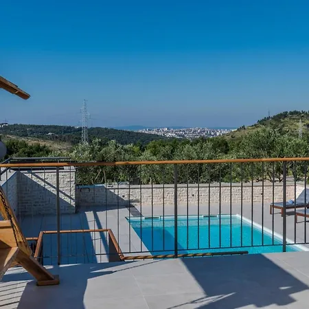 Manda Korina Villa