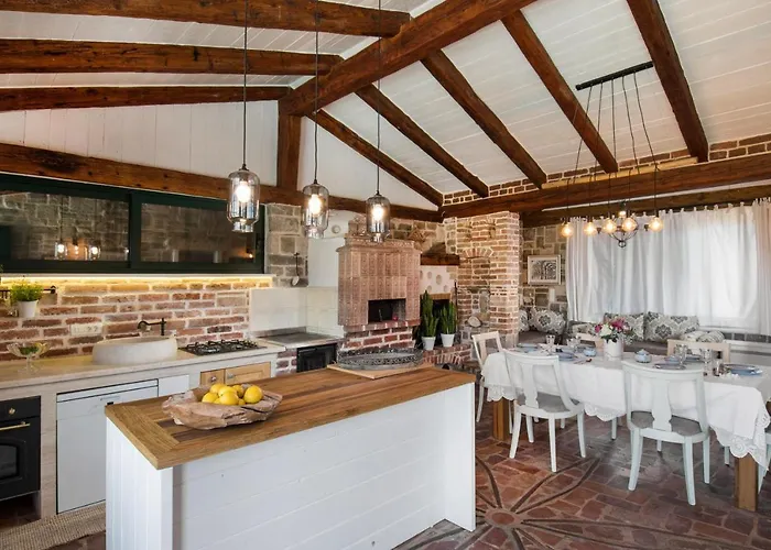 Manda Korina Villa