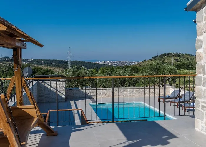 Manda Korina Villa