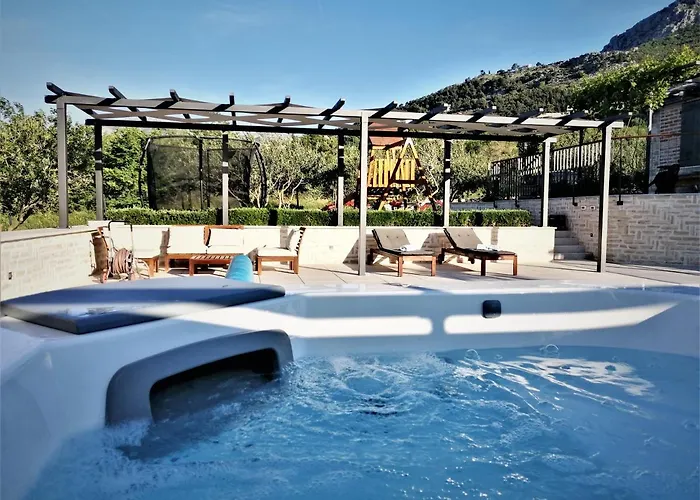 Manda Korina Villa