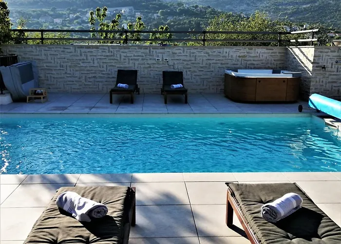 Villa Manda Korina Klis