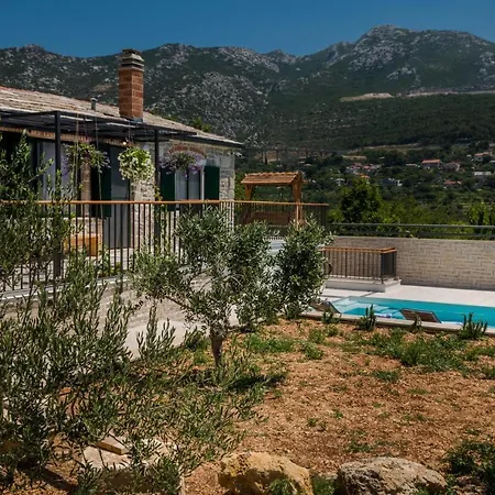 Villa Manda Korina Klis