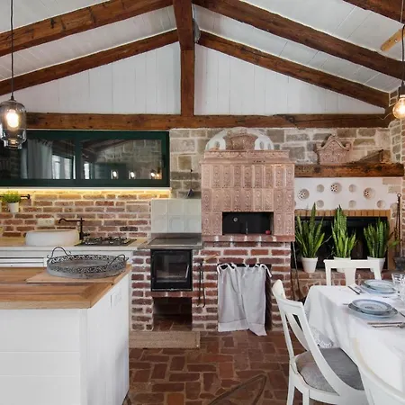 Villa Manda Korina Klis