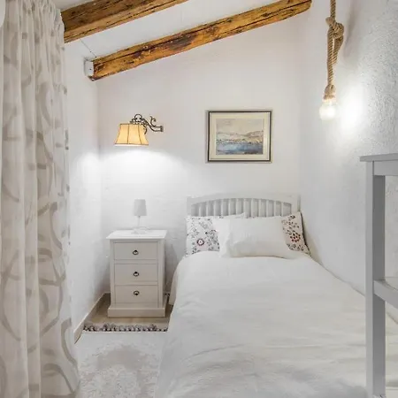 Manda Korina * 克利斯